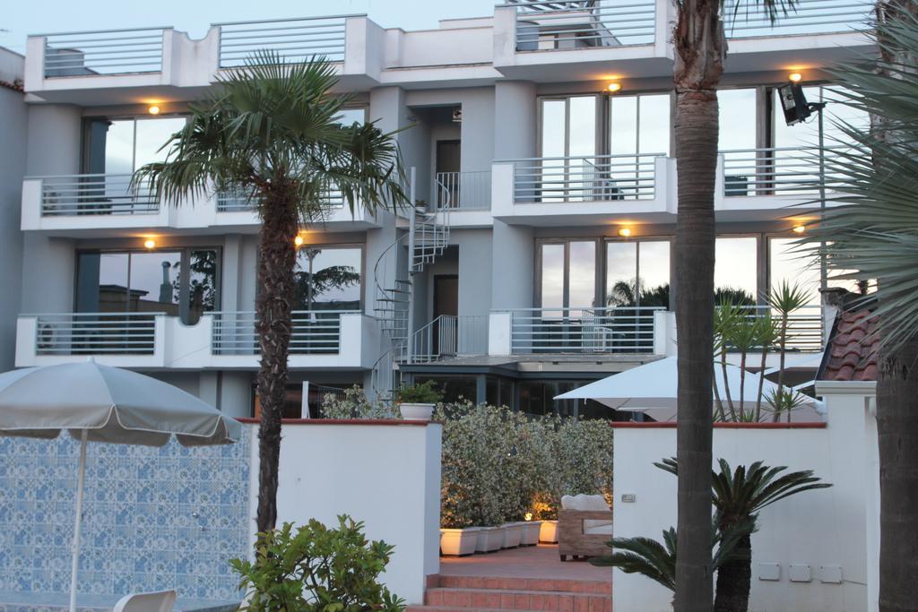Hotel Barbarella Джуляно ин Кампания Екстериор снимка