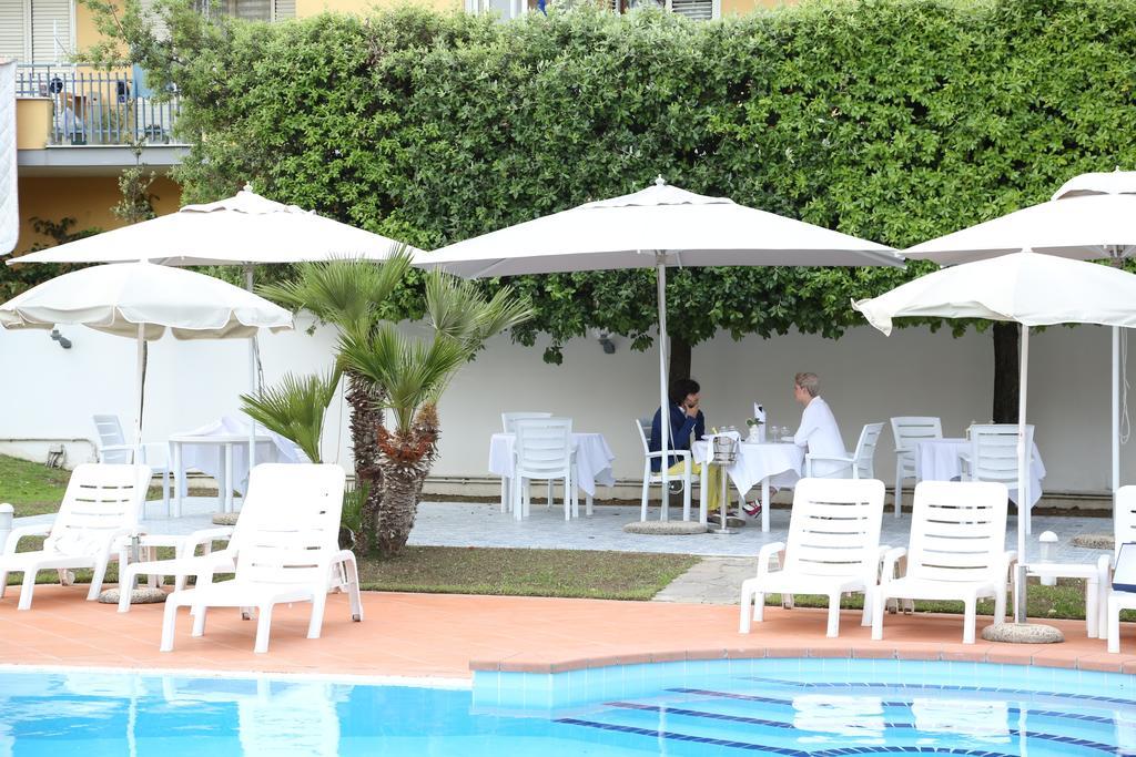 Hotel Barbarella Джуляно ин Кампания Екстериор снимка