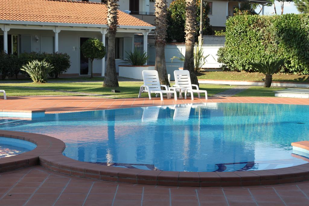 Hotel Barbarella Джуляно ин Кампания Екстериор снимка