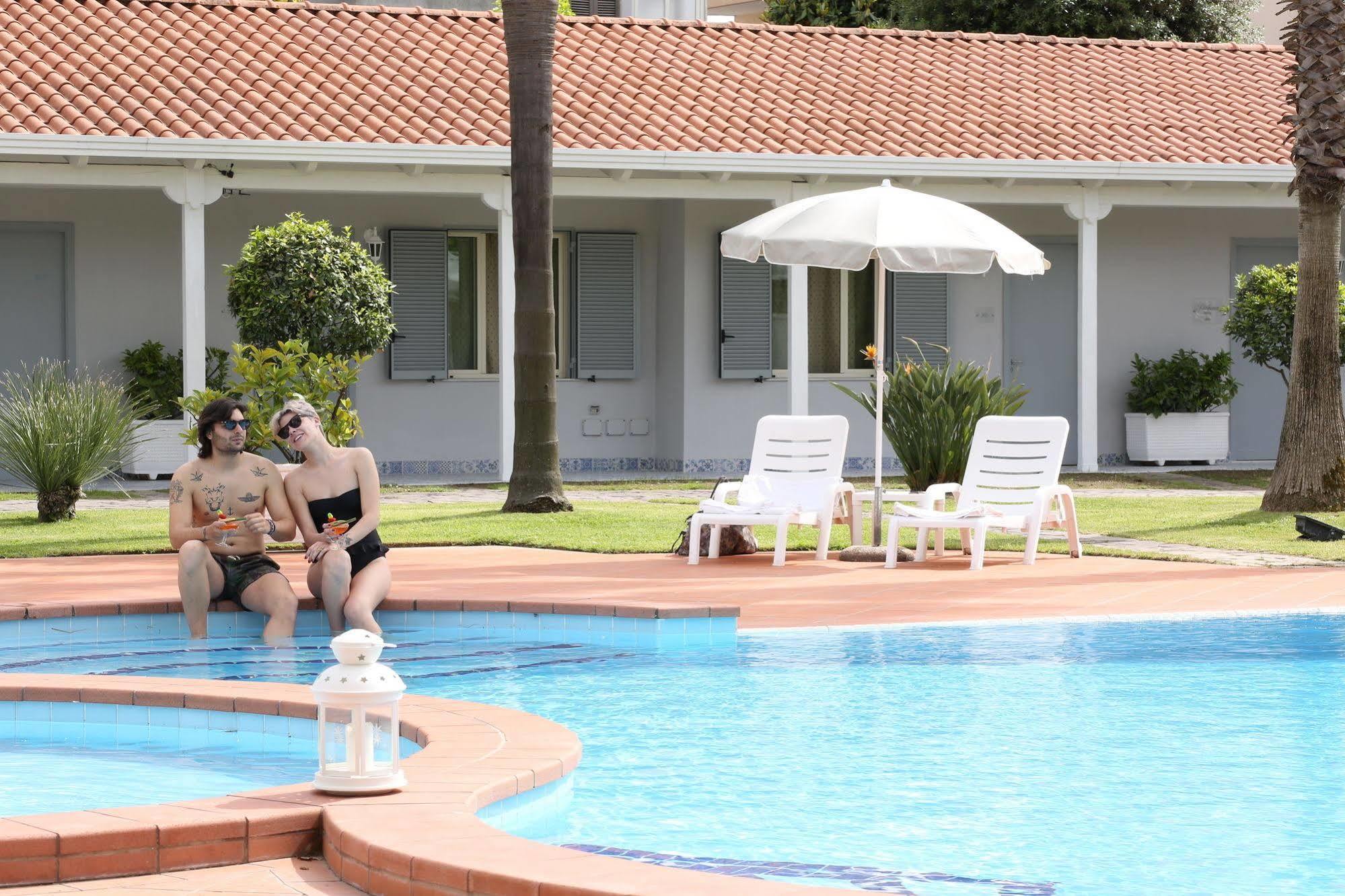 Hotel Barbarella Джуляно ин Кампания Екстериор снимка